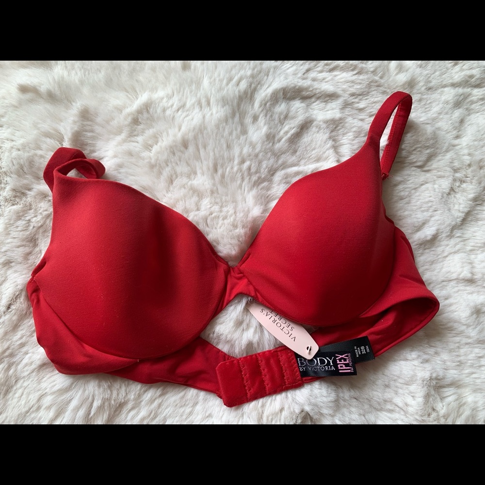 NWT Victorias Secret bra size 32B.